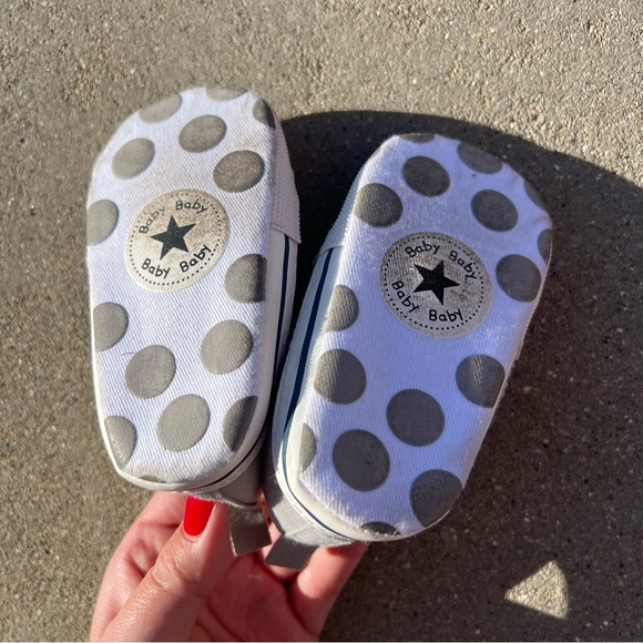 Gray baby cloth lace up shoes size 2 baby first shoes like new - Picture 5 of 9